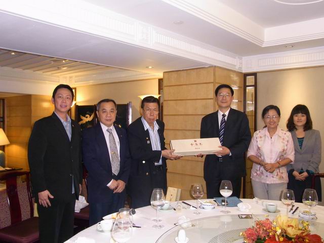 广东省友协王世彤副会长会见丹斯里刘贤镇 广东省友协王世彤副会长会见丹斯里刘贤镇