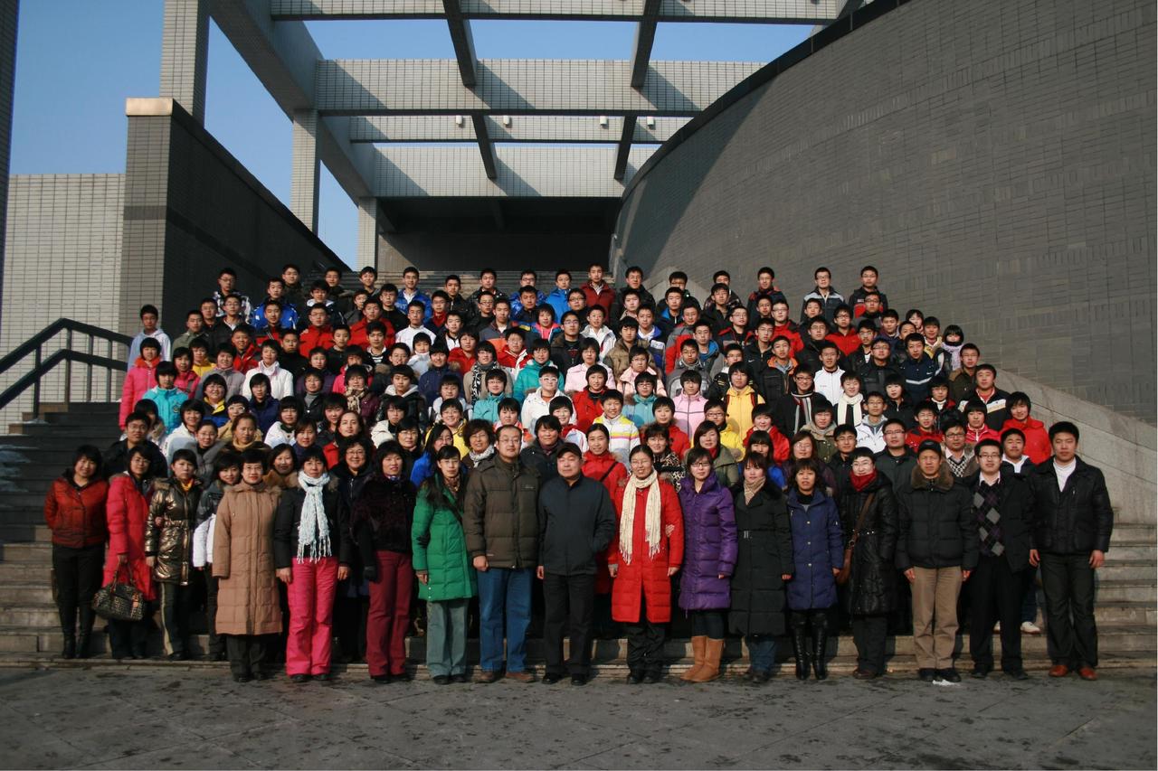 2010年直升浑南高中134人与领导,老师合影 2010年直升浑南高中134人与领导,老师合影