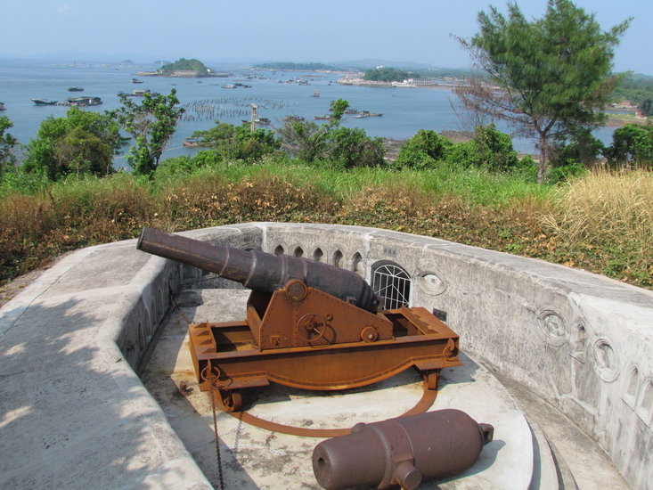 白龙古炮台 白龙古炮台