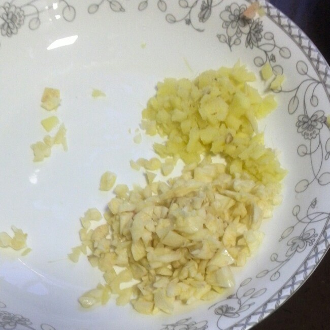 火腿辣椒炒香菇