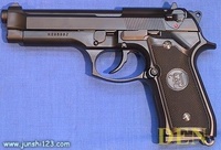义大利伯莱塔92F式9mm手枪 义大利伯莱塔92F式9mm手枪