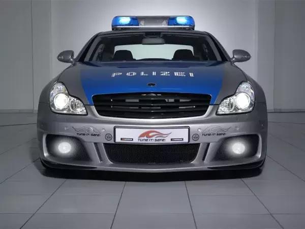 宾士警车