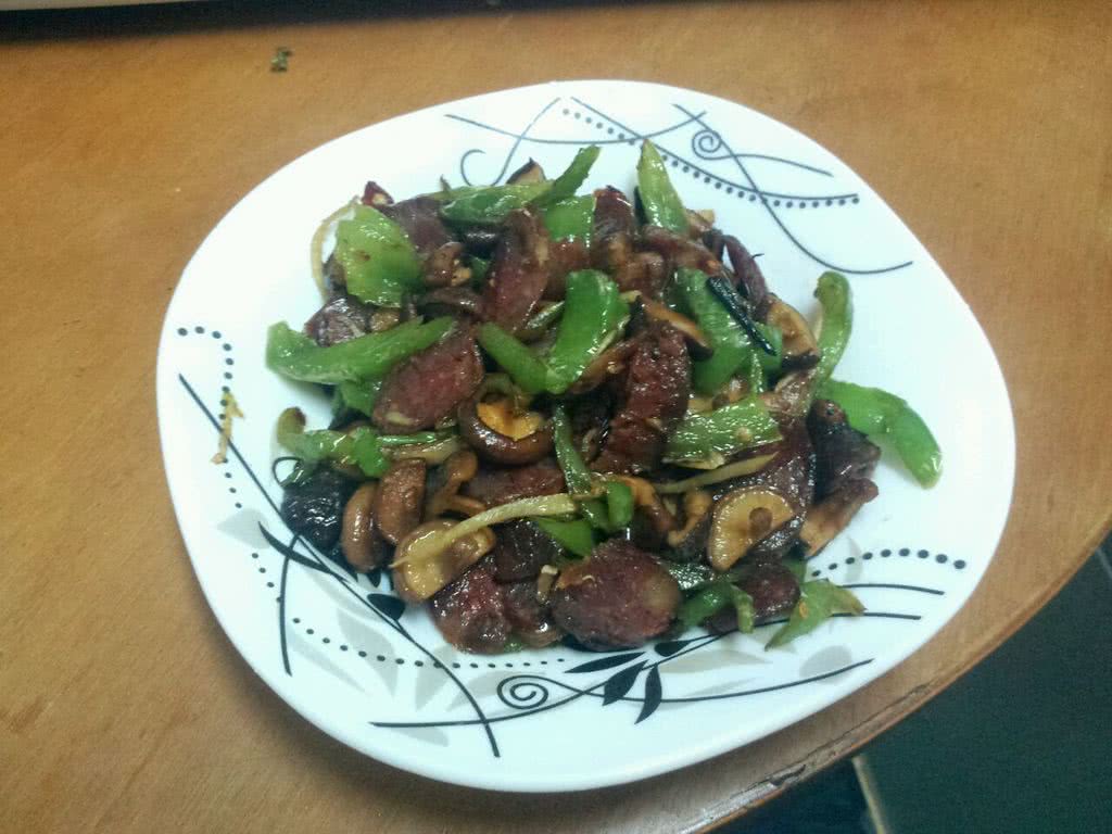 香菇青椒炒腊肠