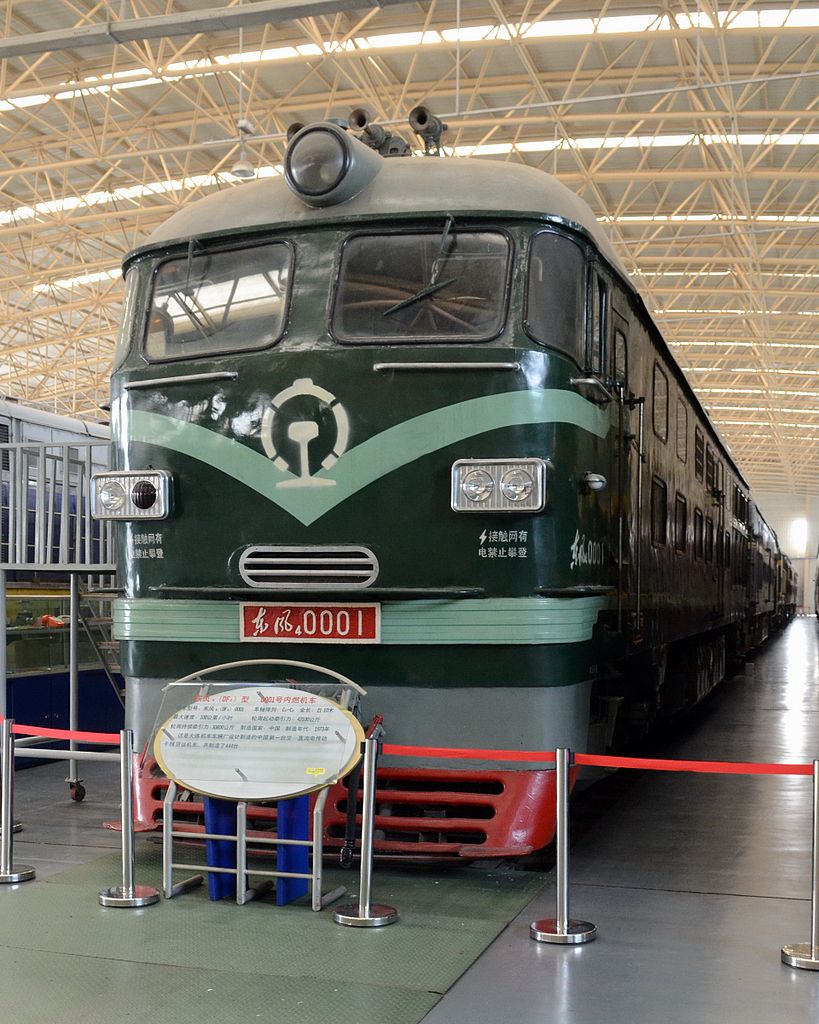 现存中国铁道博物馆的东风4型0001号机车 现存中国铁道博物馆的东风4型0001号机车