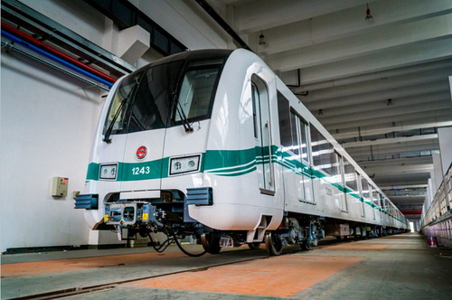 12号线增购项目首列车抵沪 12号线增购项目首列车抵沪