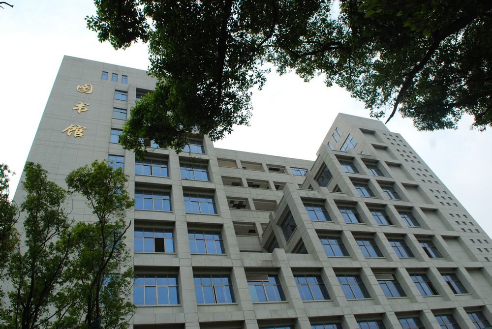 学校图书馆 学校图书馆