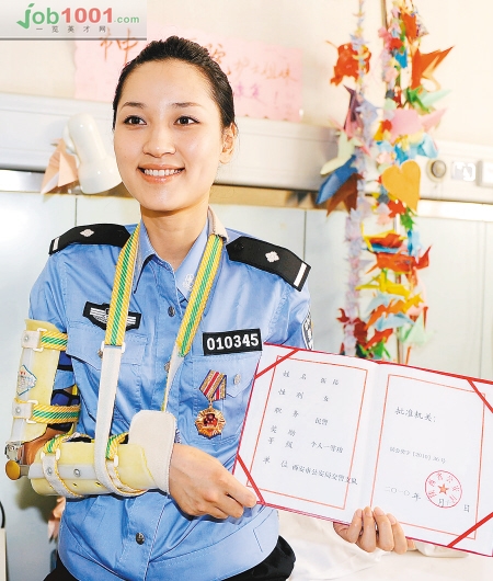 4·24西安宾士车碾伤女交警案