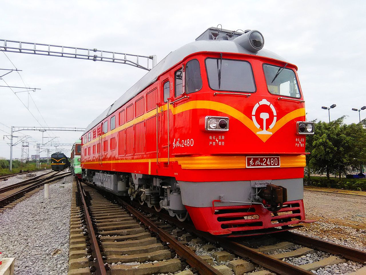 柳州铁道职业技术学院的东风4B型2480号机车 柳州铁道职业技术学院的东风4B型2480号机车