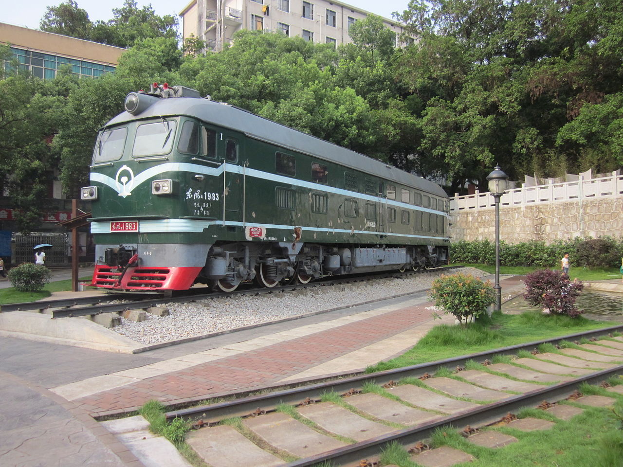 中南大学铁道学院的东风4B型1983号机车 中南大学铁道学院的东风4B型1983号机车