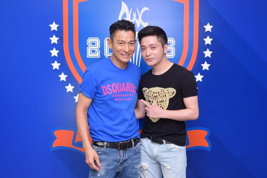王博轼和刘德华合照 王博轼和刘德华合照
