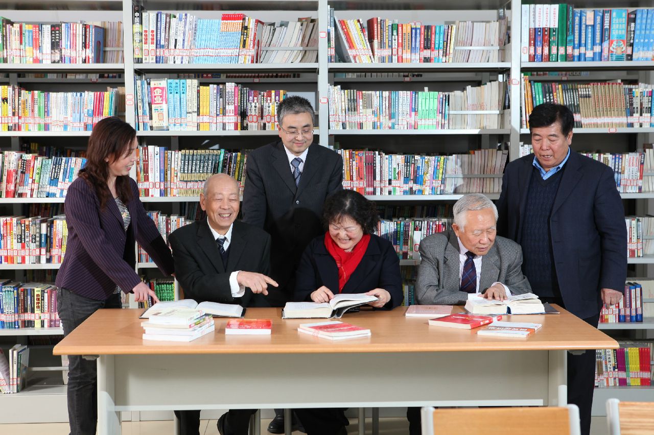 学校领导 学校领导