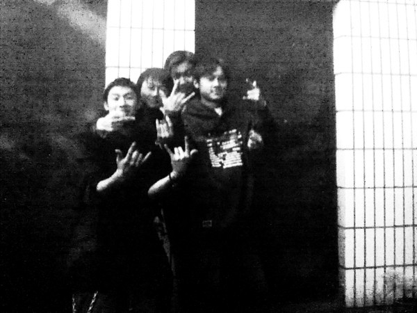 2002年的十元店乐队左起1牛牛 2002年的十元店乐队左起1牛牛