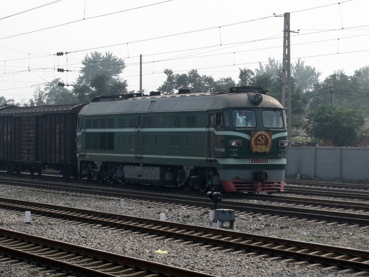 东风4B型6283号机车(先锋号,已摘牌) 东风4B型6283号机车(先锋号,已摘牌)