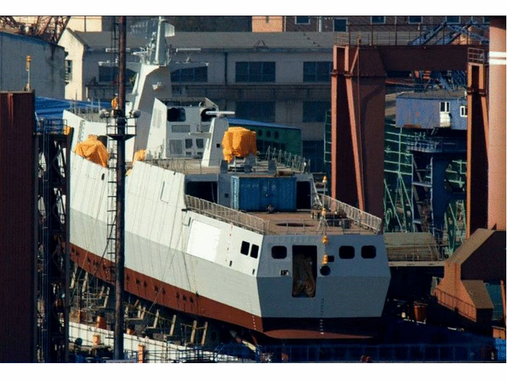 三门峡舰舰艉开口用于释放拖曳声纳阵列和可变深度声纳 三门峡舰舰艉开口用于释放拖曳声纳阵列和可变深度声纳
