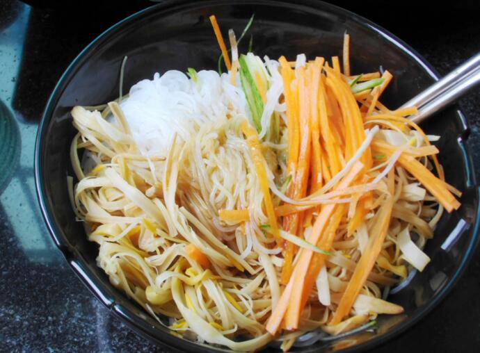 黄花菜拌冬粉 黄花菜拌冬粉