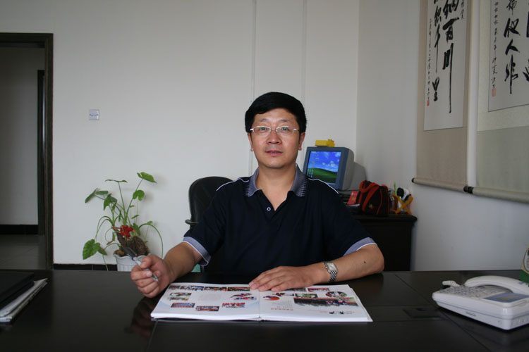 校长薛海林 校长薛海林