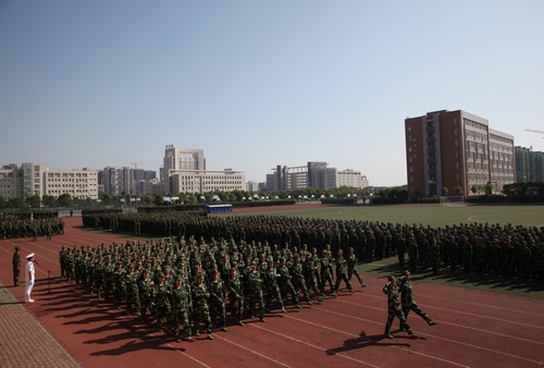 学校军训 学校军训