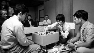 1977年加藤正夫击败武宫正树获32届本因坊 1977年加藤正夫击败武宫正树获32届本因坊