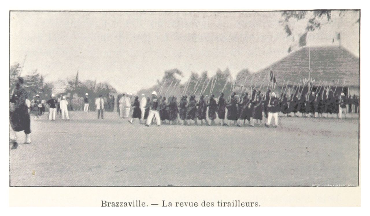 法国殖民地士兵于1899年在布拉柴维尔演出 法国殖民地士兵于1899年在布拉柴维尔演出