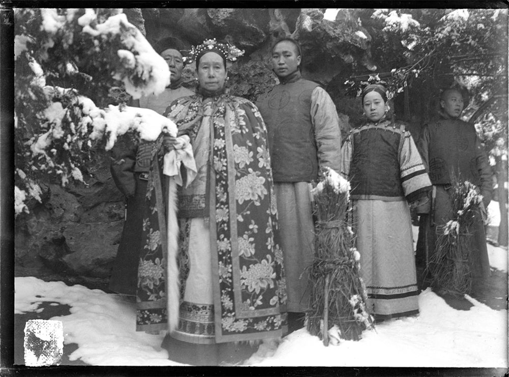 慈禧太后在御花园 慈禧太后在御花园