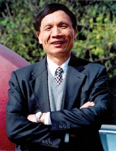 黄伯云 黄伯云