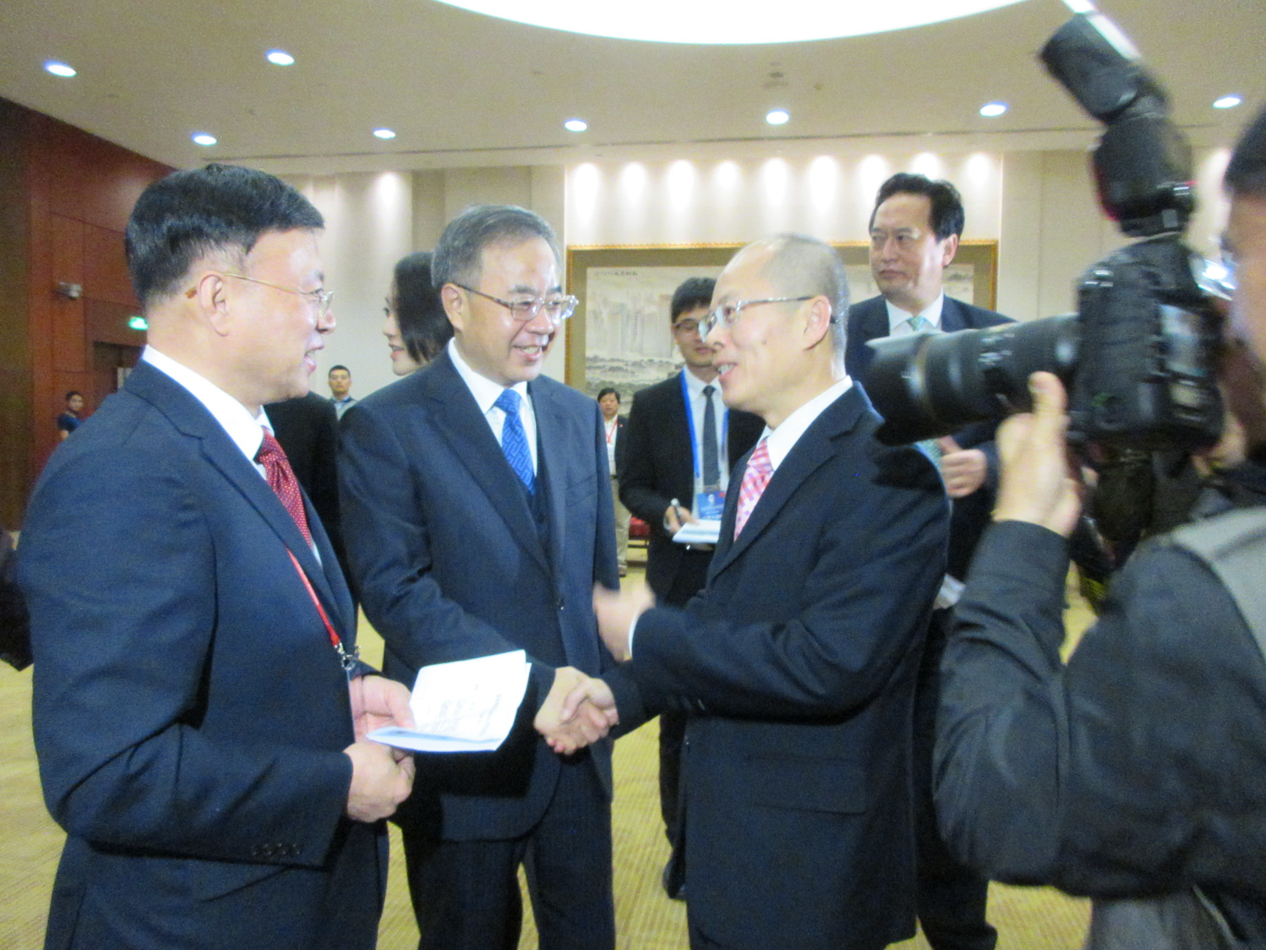 中共中央政治局委员国务院副总理胡春华亲切会见孙大文院士 中共中央政治局委员国务院副总理胡春华亲切会见孙大文院士