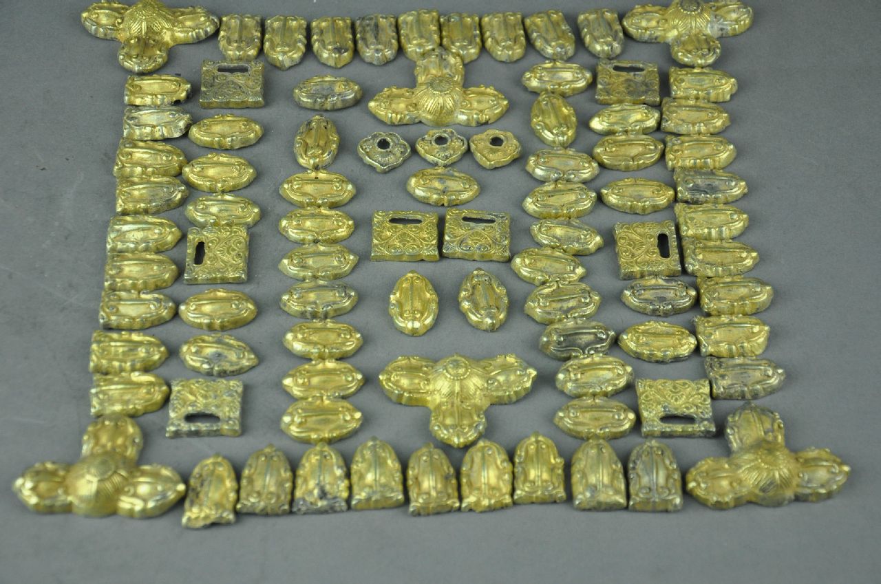 具有鲜明契丹民族风格的铜鎏金马鞍件一套 具有鲜明契丹民族风格的铜鎏金马鞍件一套