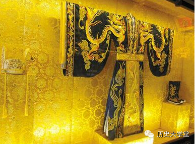 皇袍(古代皇帝的服饰) 皇袍(古代皇帝的服饰)