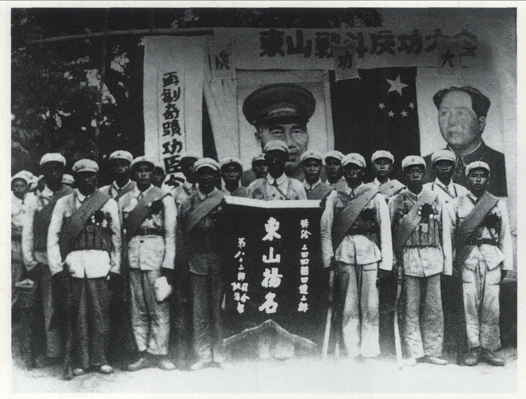东山岛保卫战的解放军某部举行庆功大会 东山岛保卫战的解放军某部举行庆功大会