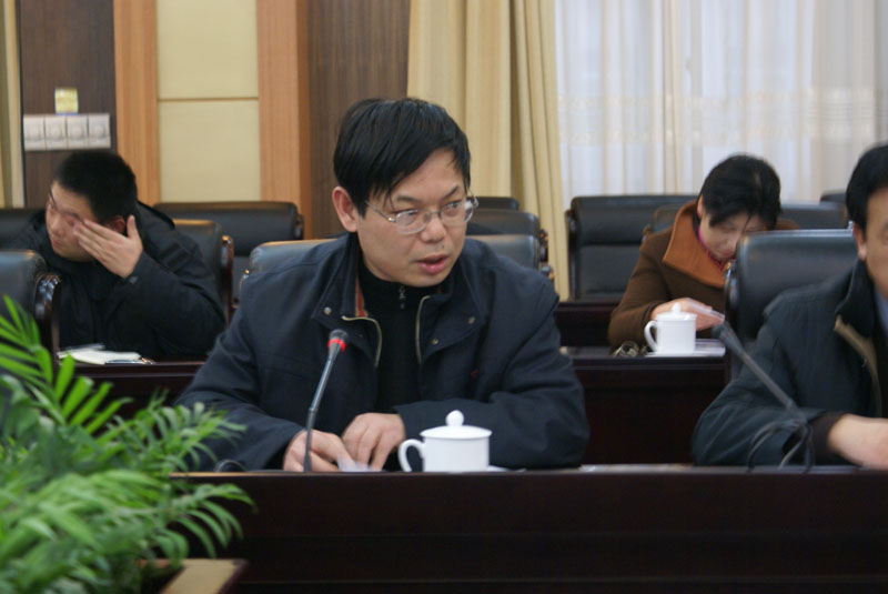 要建立专门领导班子,实施项目负责制 要建立专门领导班子,实施项目负责制