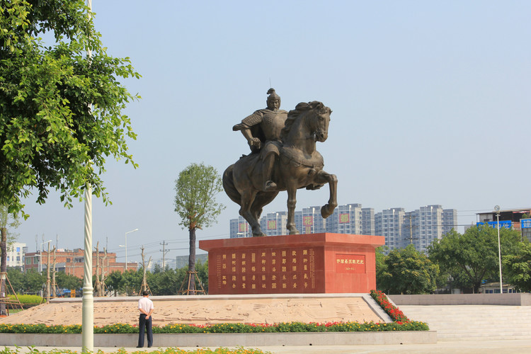 人民广场开漳圣王陈元光塑 人民广场开漳圣王陈元光塑