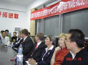 合作院校教授与学院学生开座谈会 合作院校教授与学院学生开座谈会