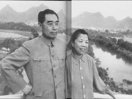 周恩来总理和邓颖超(右) 周恩来总理和邓颖超(右)