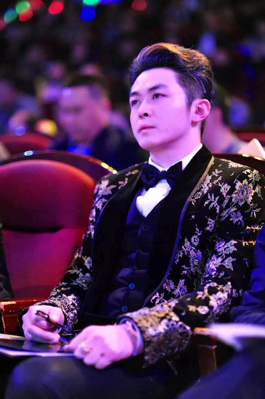 王小昂