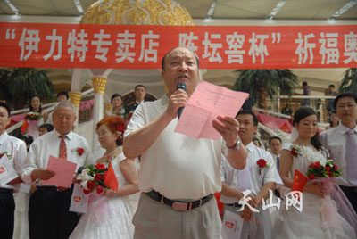 乔吉甫为新人证婚 乔吉甫为新人证婚