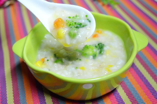 蔬菜加蛋麦片粥