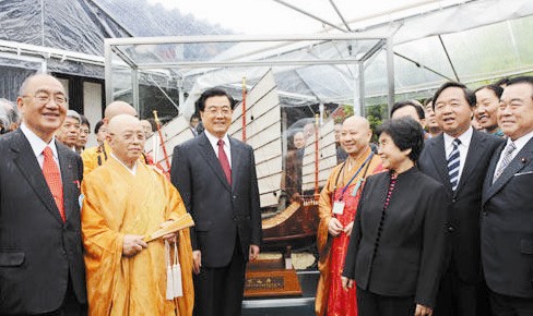 胡锦涛参观唐招提寺 胡锦涛参观唐招提寺