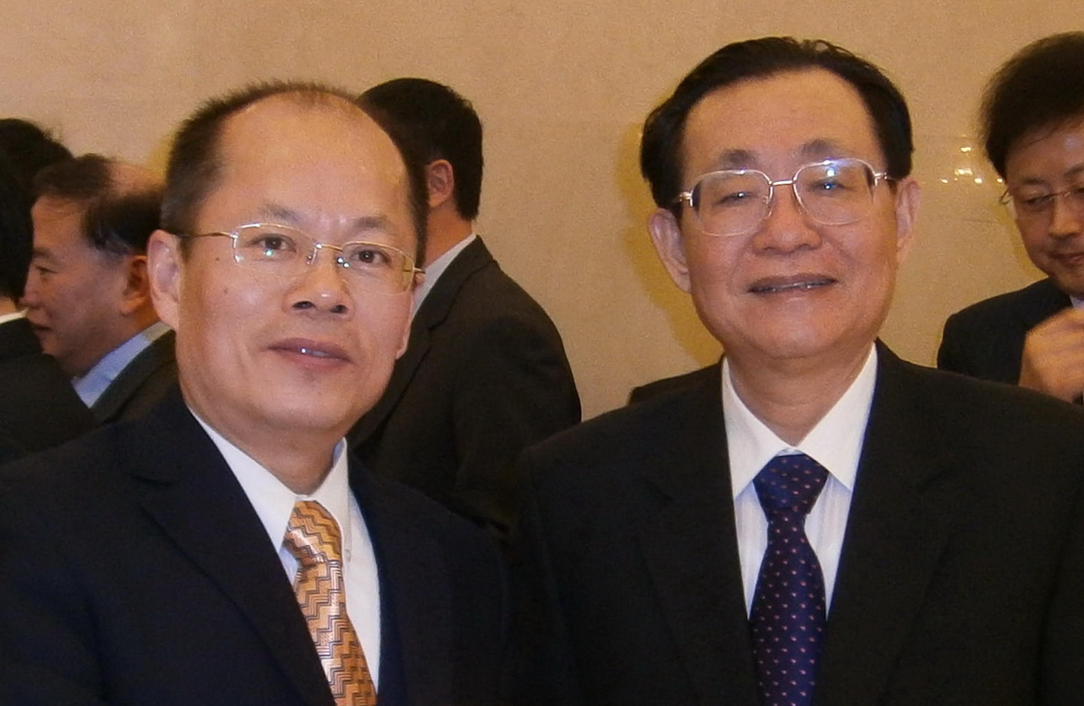 孙大文和中央政治局委员政协常务副主席王刚