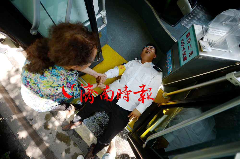公交司机被骂晕事件
