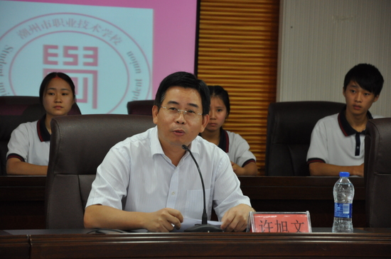 许旭文校长 许旭文校长