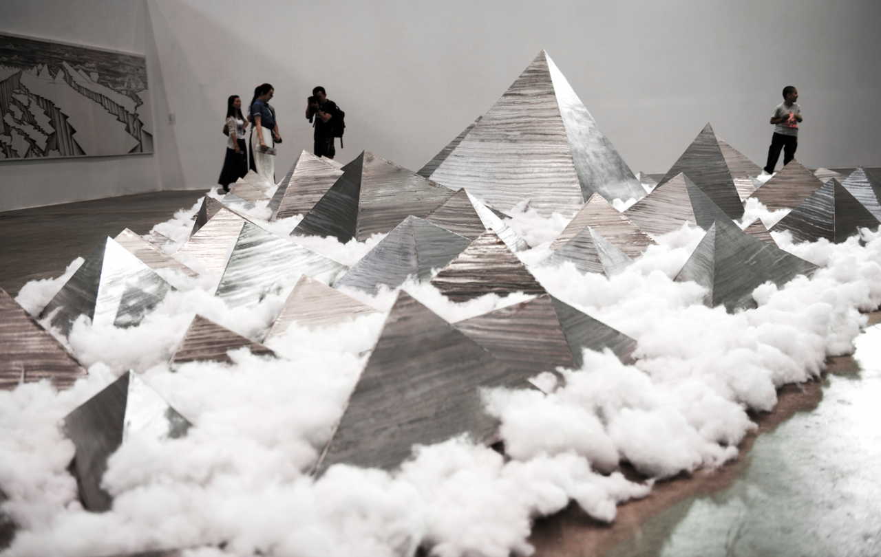 双年展现场:装置作品《宇宙剧场-冰焰》 双年展现场:装置作品《宇宙剧场-冰焰》