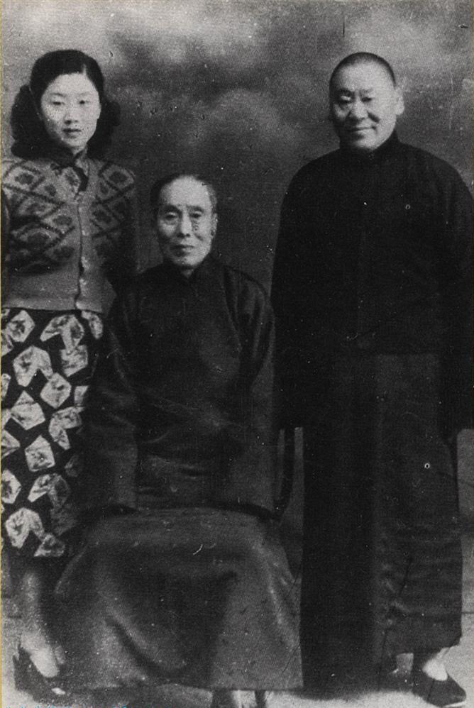 师徒合影(左起:阎秋霞、白云鹏、富少舫) 师徒合影(左起:阎秋霞、白云鹏、富少舫)