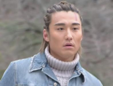 殷雄（胡兵饰）