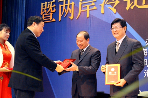 立达-德明航运物流学院院长翁顺裕、赵刚 立达-德明航运物流学院院长翁顺裕、赵刚