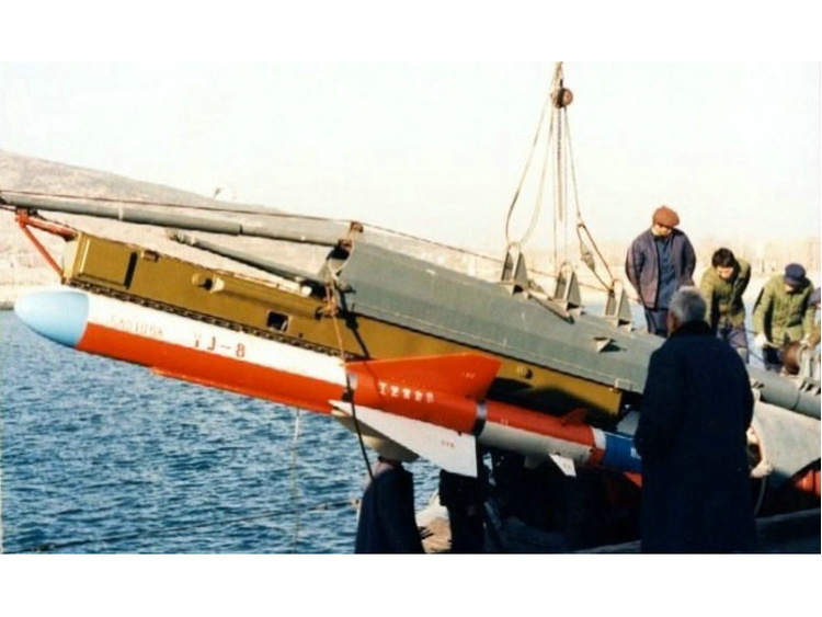 测试中的鹰击-8反舰飞弹 测试中的鹰击-8反舰飞弹