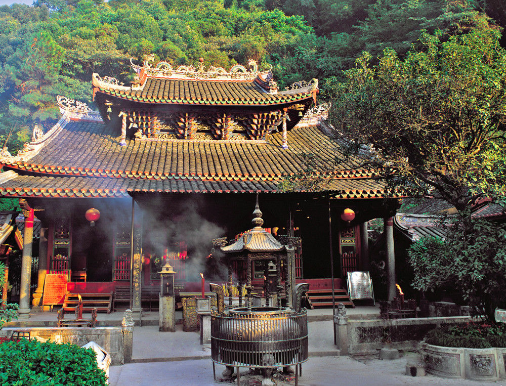 大雄宝殿无叶片 大雄宝殿无叶片