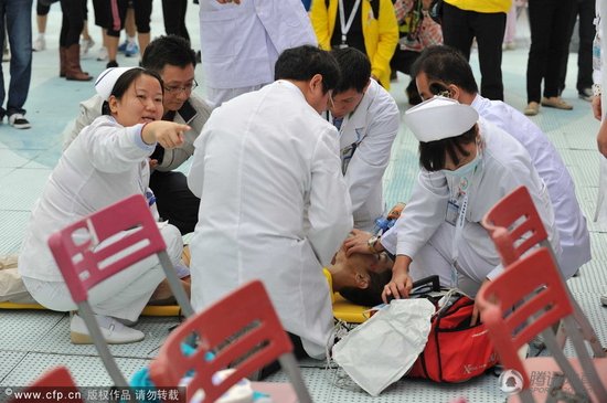 医护人员抢救 医护人员抢救