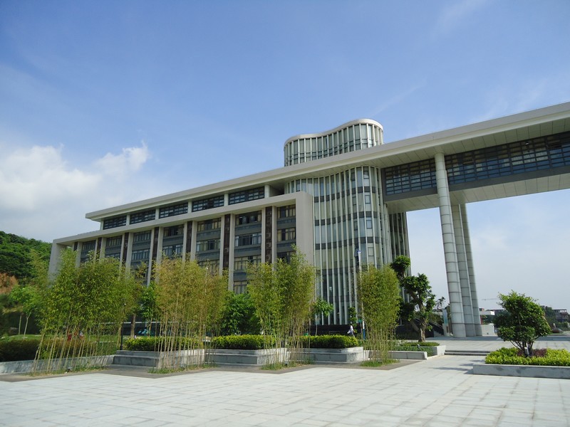 南校区大门 南校区大门