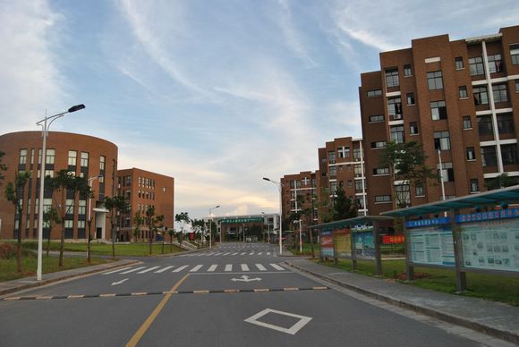 上海财经大学浙江学院 上海财经大学浙江学院