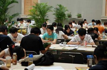 图书馆阅览室 图书馆阅览室